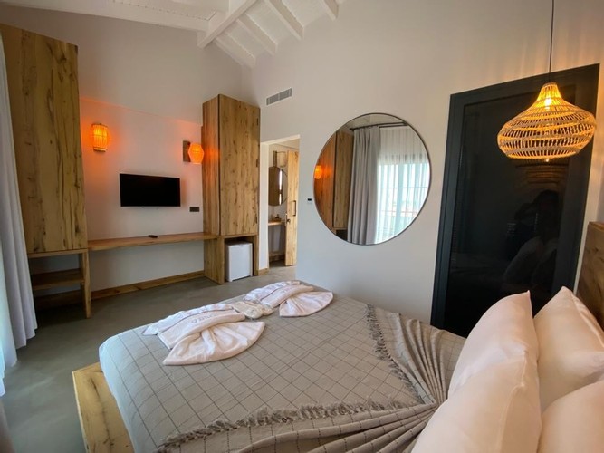 Deluxe Luxury Oda, Havuz Manzaralı