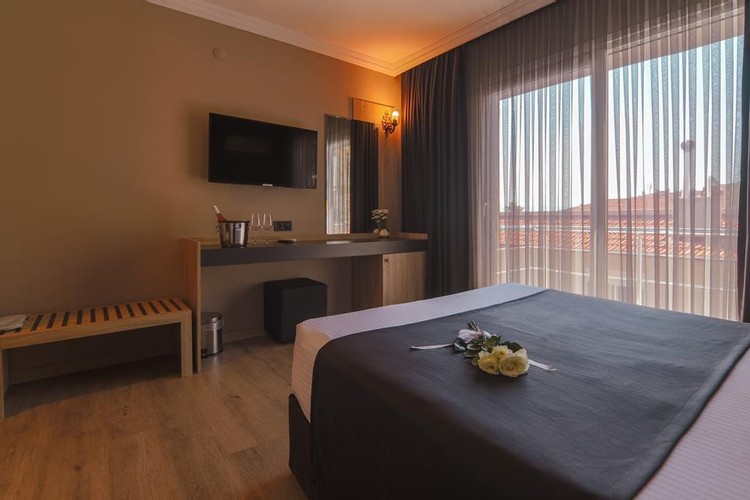 Standard Room (4 Person)