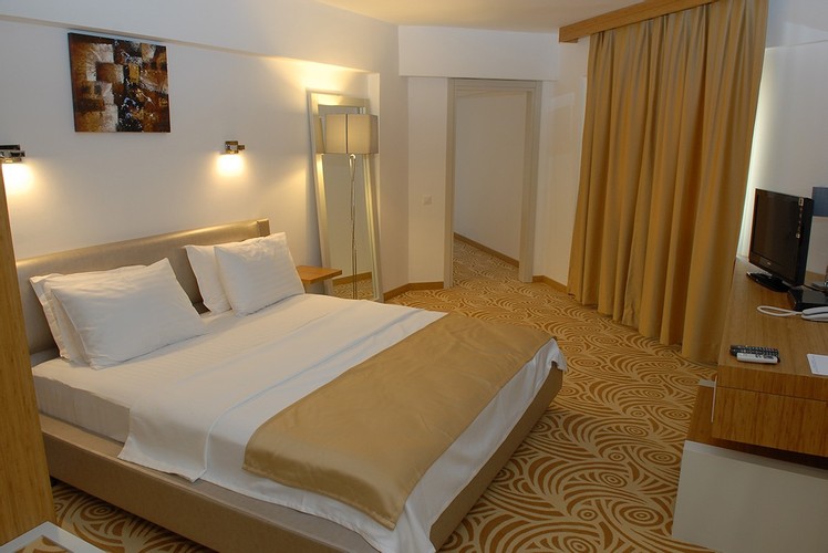 Aile Odası, Bahçe Manzaralı