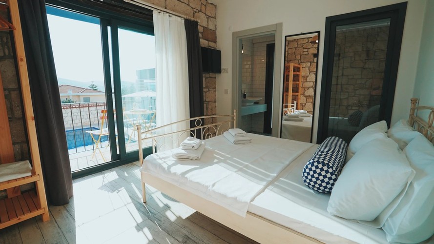 Has Balcony Room, Pool View (Balcony)