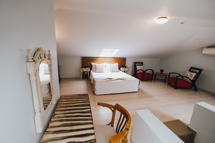 Studio Çatı Teras Katı Oda