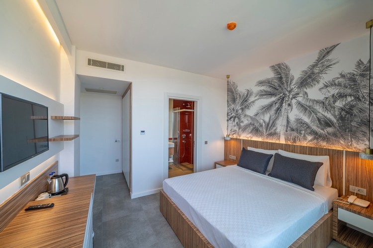 Deluxe Oda, Havuz Manzaralı