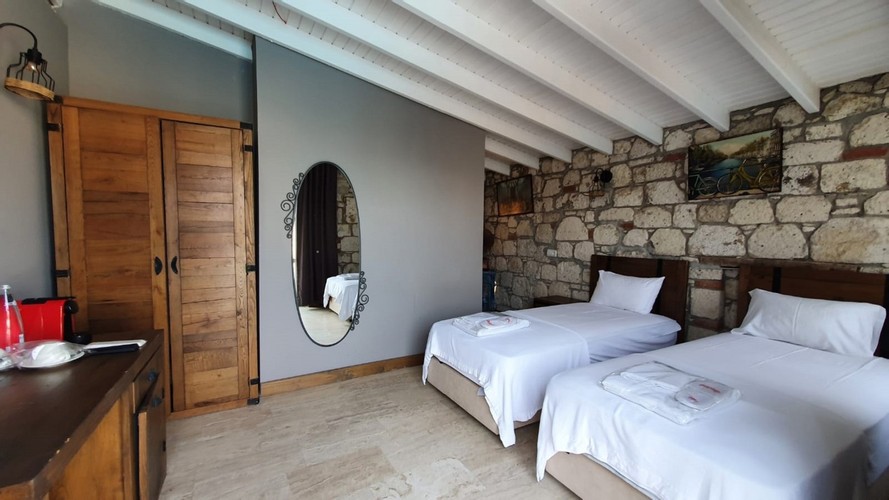 Deluxe Oda, Havuz Manzaralı