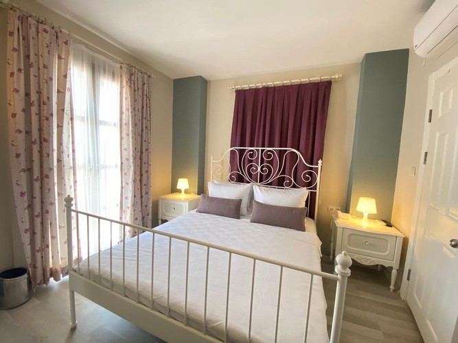 Deluxe Has Balcony Room, Pool View (Balcony)