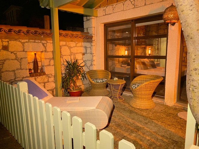 Stone Room, Garden View