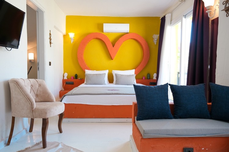 Junior Room, Pool View