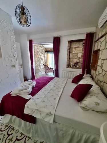 Begonvil - Havuz Manzaralı