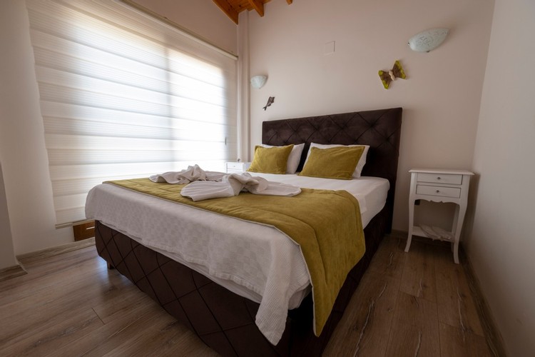  Mysterious Room With Garden View