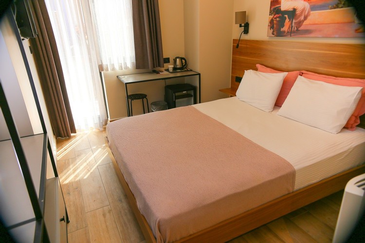 Standard Room, Land View