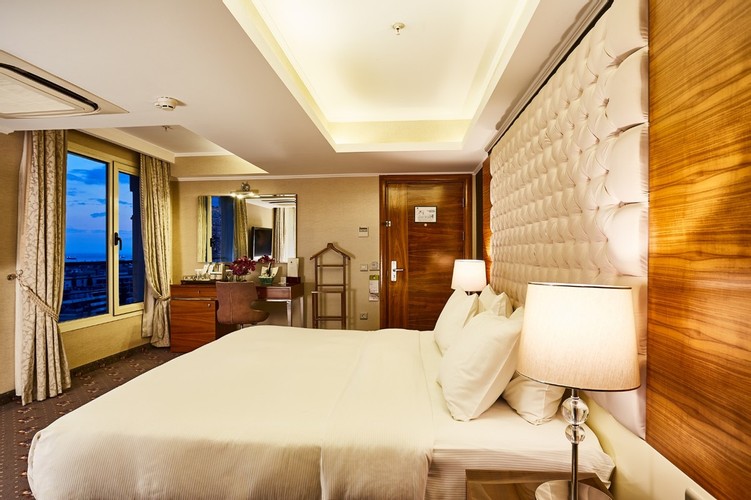 Junior Suit Oda, Kara Manzaralı