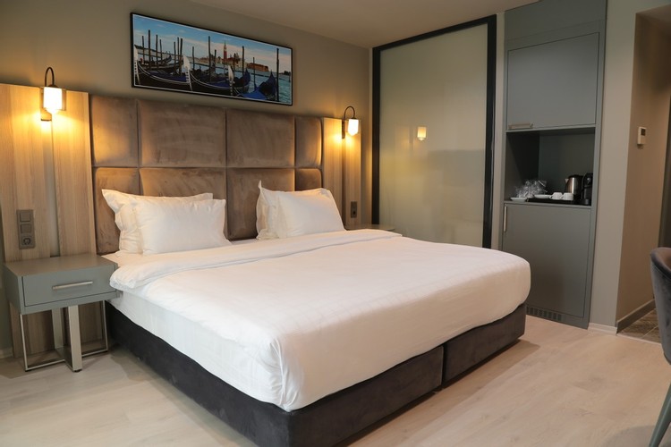 Standart Oda, Şehir Manzaralı