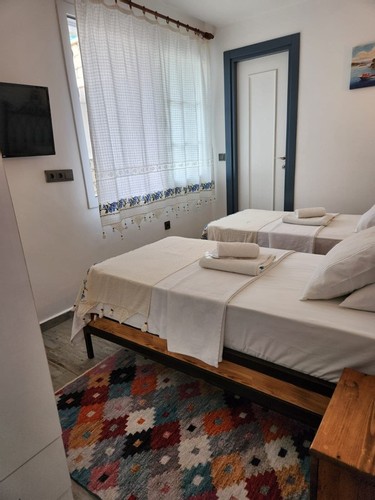 Economy Room, Pool View