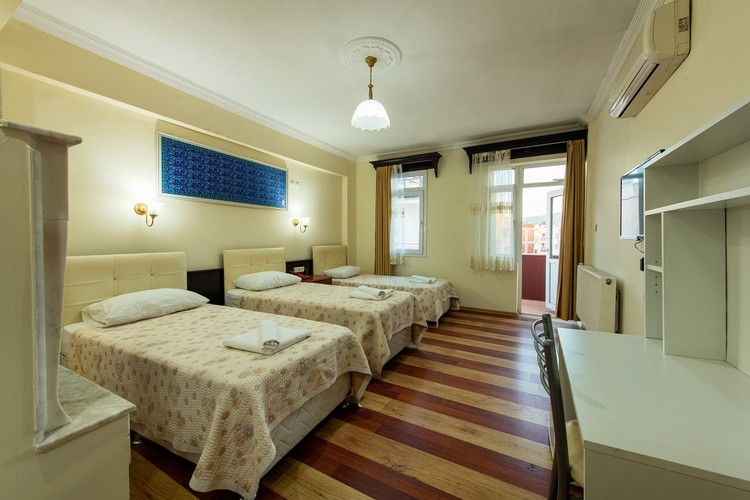 Balkonlu Oda (3 Kişilik, Balkonlu)