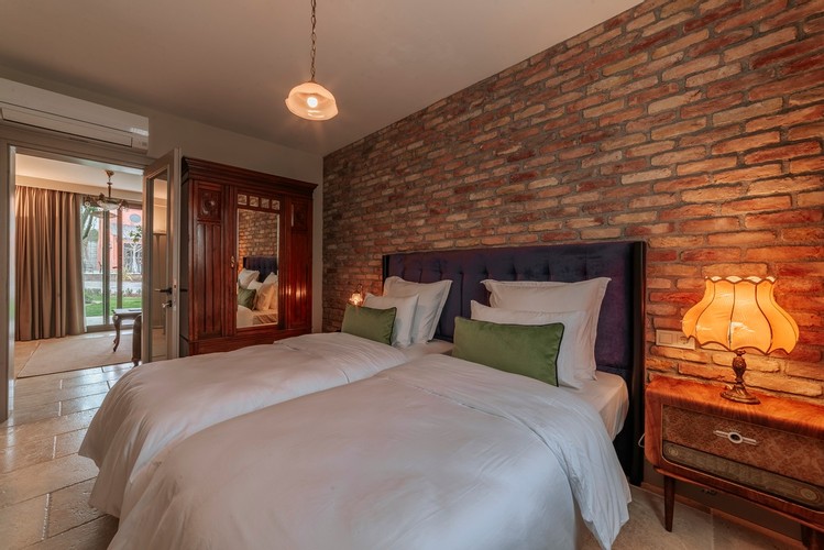 Suit Oda, Bahçe Manzaralı