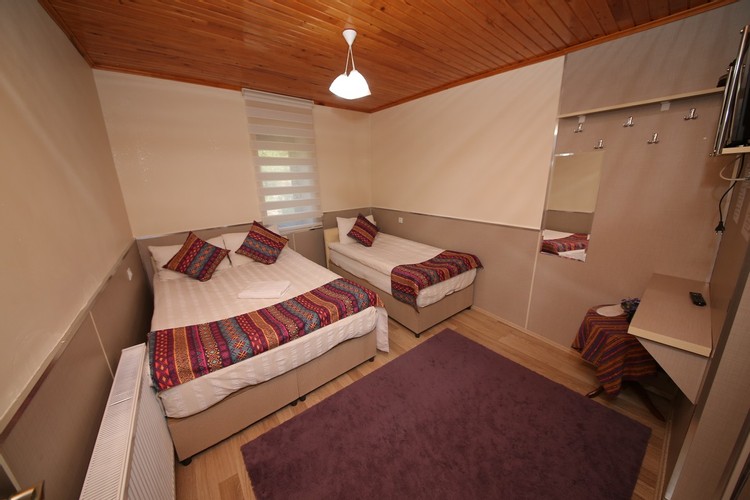 Aile Odası, Bahçe Manzaralı