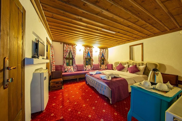 Deluxe Room (3 Person)