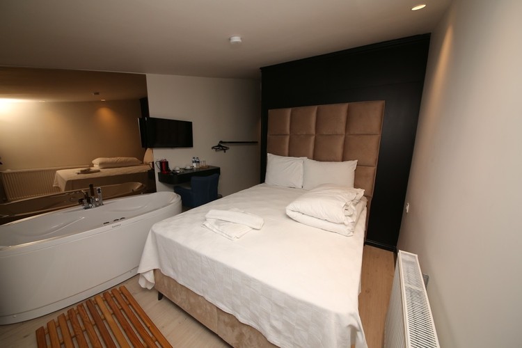 Teras Katı (Jakuzi)