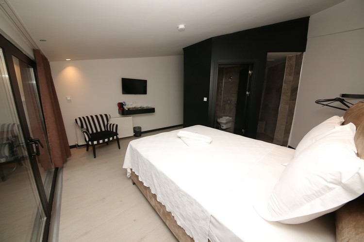 Studio Suit Luxury Oda