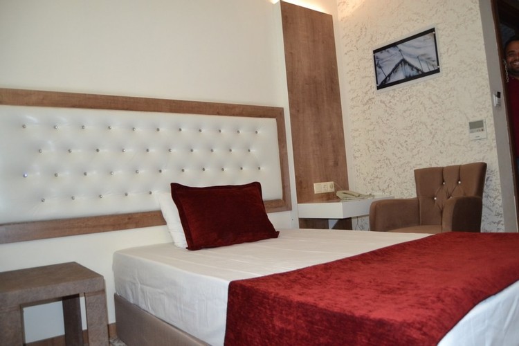 Standard Room (1 Person)