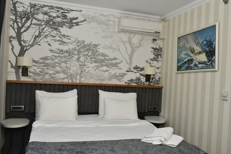 Economy Room, Pool View