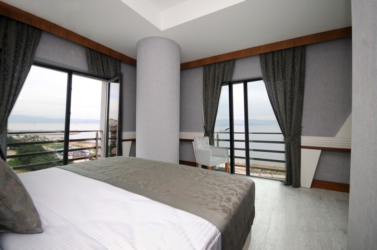 Corner Room, Sea View