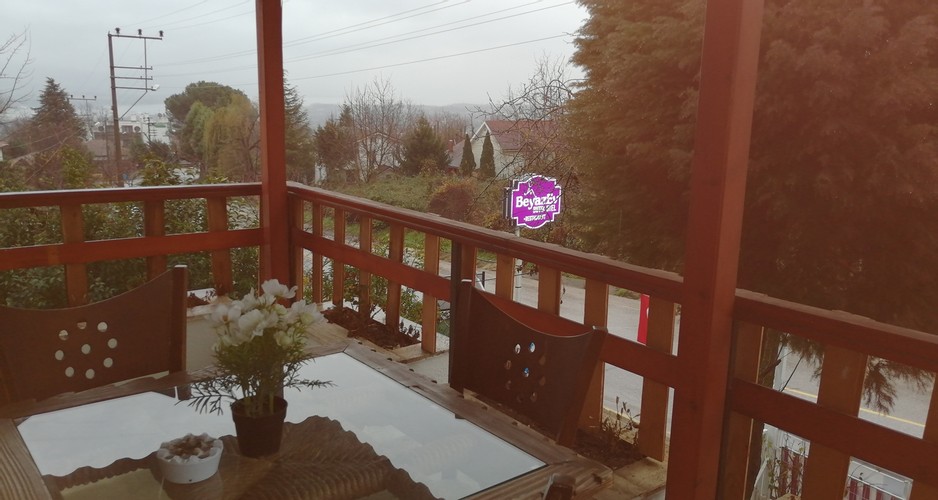 Terrace Room, Lake View (Terrace)