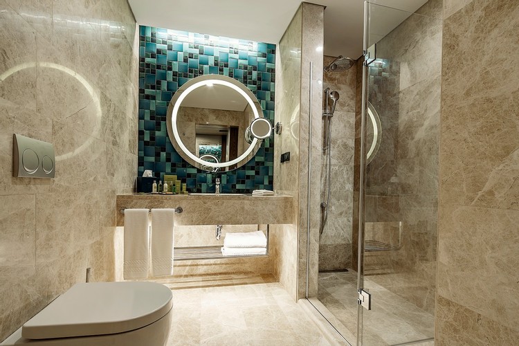 Superior Oda, Kara Manzaralı