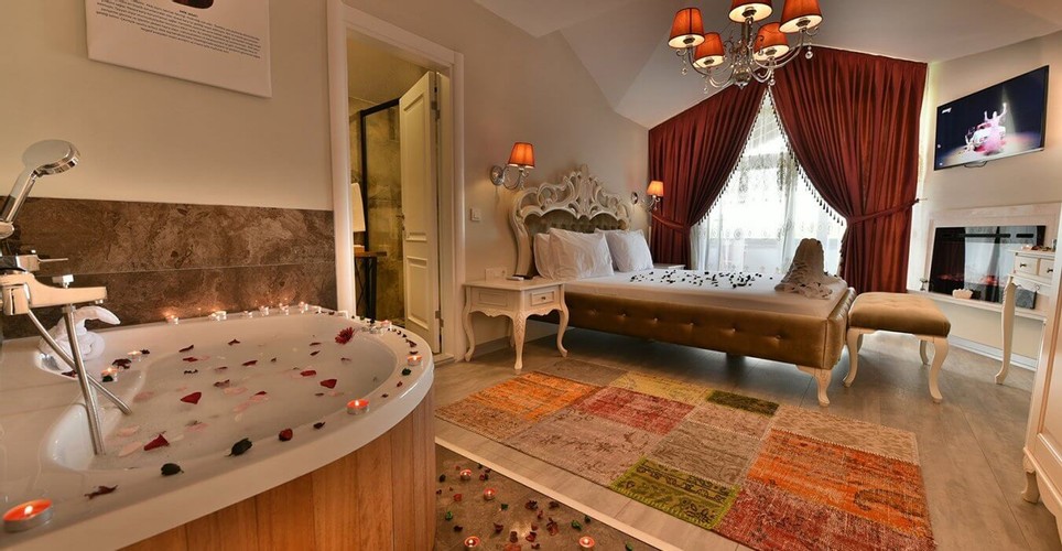 Suite Room (Balcony, Jacuzzi)