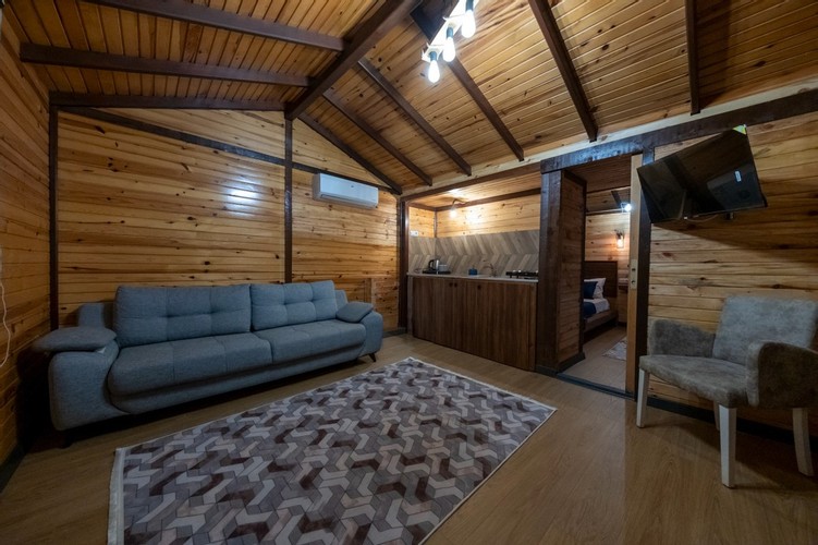 Özel Bahçeli Ve Isıtmalı Havuzlu