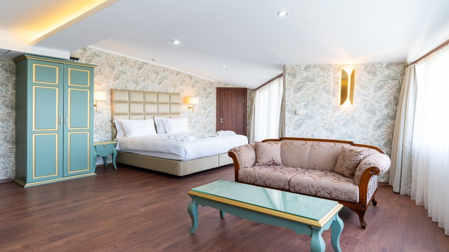 Bağlantili Göl Manzarali Oda