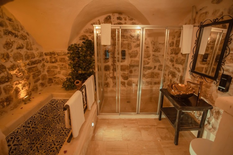 Junior Room, Pool View