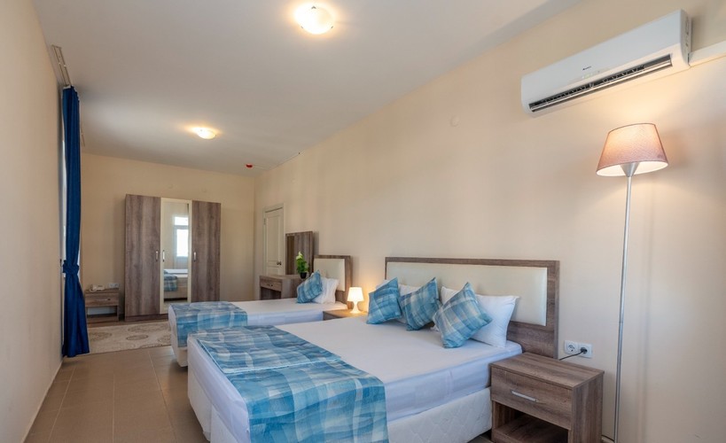 Corner Suite Room (4 Person)