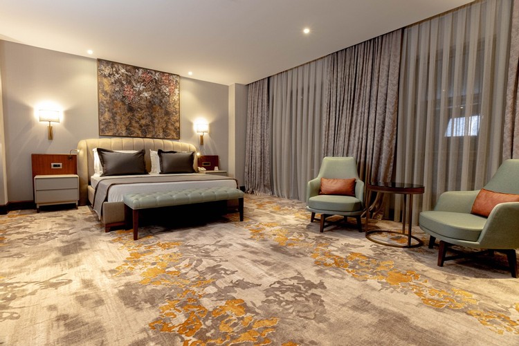 Köşe Superior Oda, Havuz Manzaralı