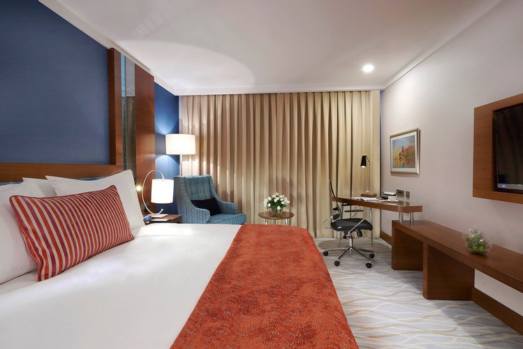 Superior King Room, City View