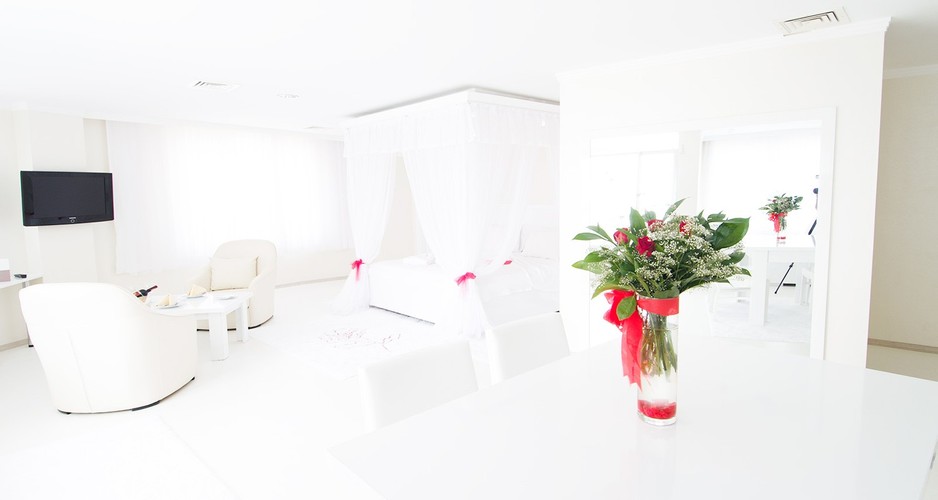 Honeymoon Suite Room