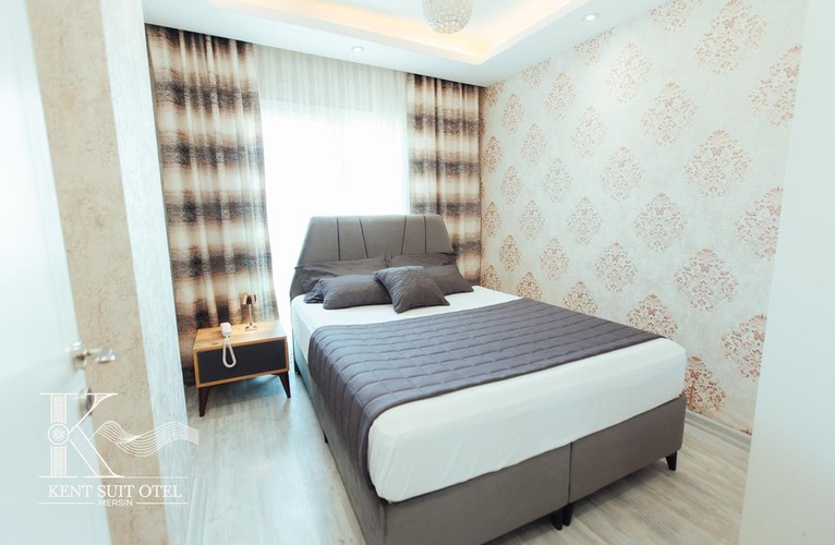 Suit Oda, Kara Manzaralı