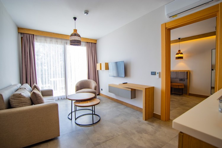 Suit Oda, Kara Manzaralı