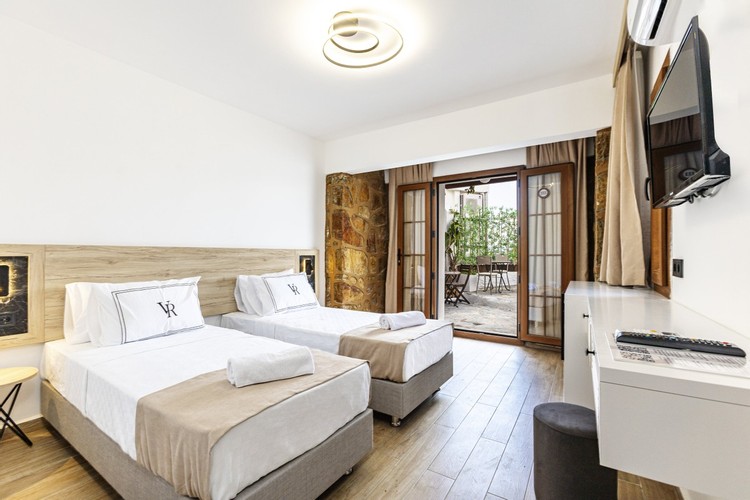 Deluxe Iki Ayrı Yataklı Oda