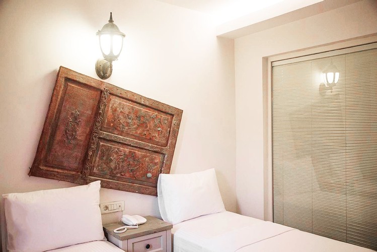 Iki Ayrı Yataklı Oda, Bahçe Manzaralı