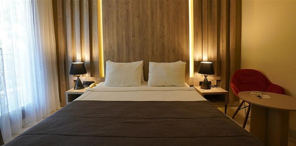 Garden Room, Garden View