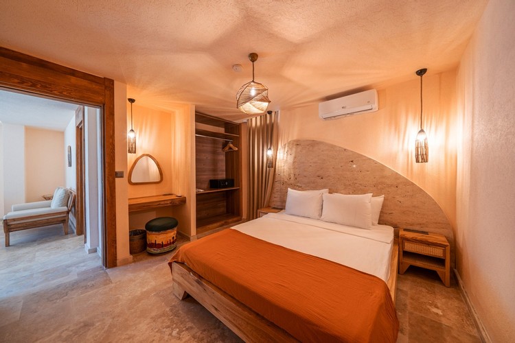 Suit 2+1 Daire Oda, Havuz Manzaralı