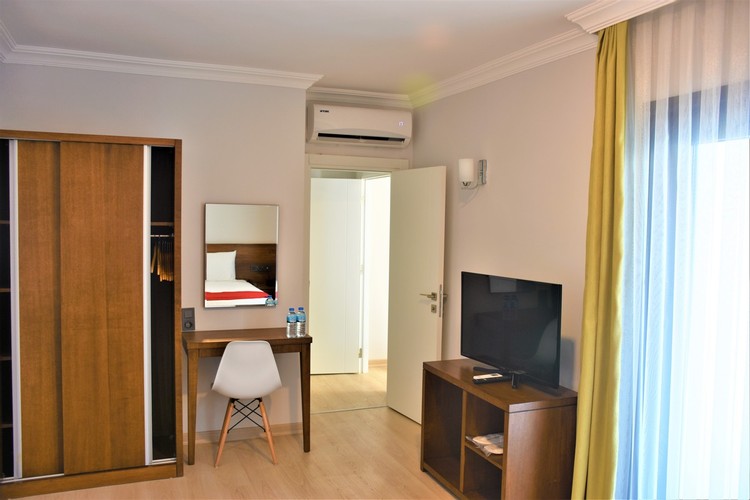 Suit Oda, Havuz Manzaralı