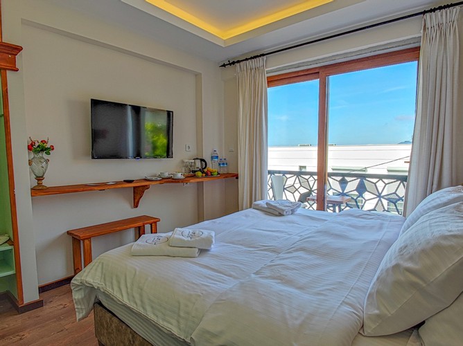 Deluxe Oda, Havuz Manzaralı