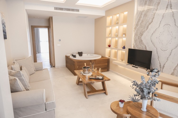 Suite Room (Jacuzzi)