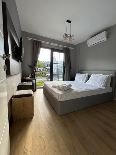 Superior Room, Pool View