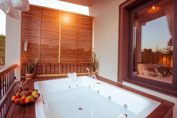 Deluxe Room, Pool View (Jacuzzi)