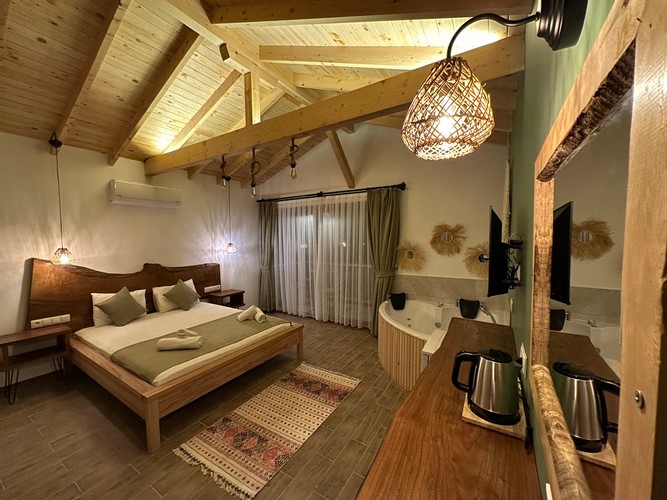 Deluxe Balayı Odası (Jakuzi)