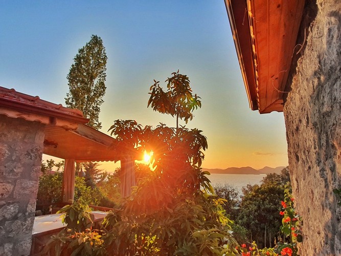 İncir, Jakuzili Taş Ev