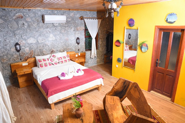 Ananas,Jakuzili Taş Ev