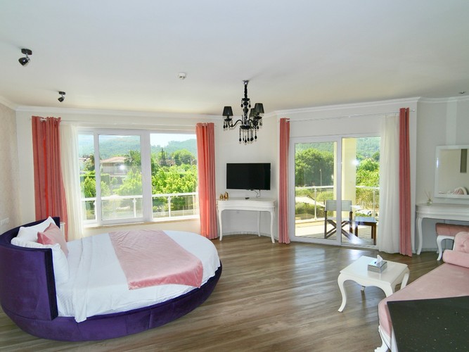 Honeymoon Suite Room